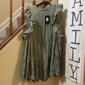 Fashion Nova beautiful green dress / casual or dressy